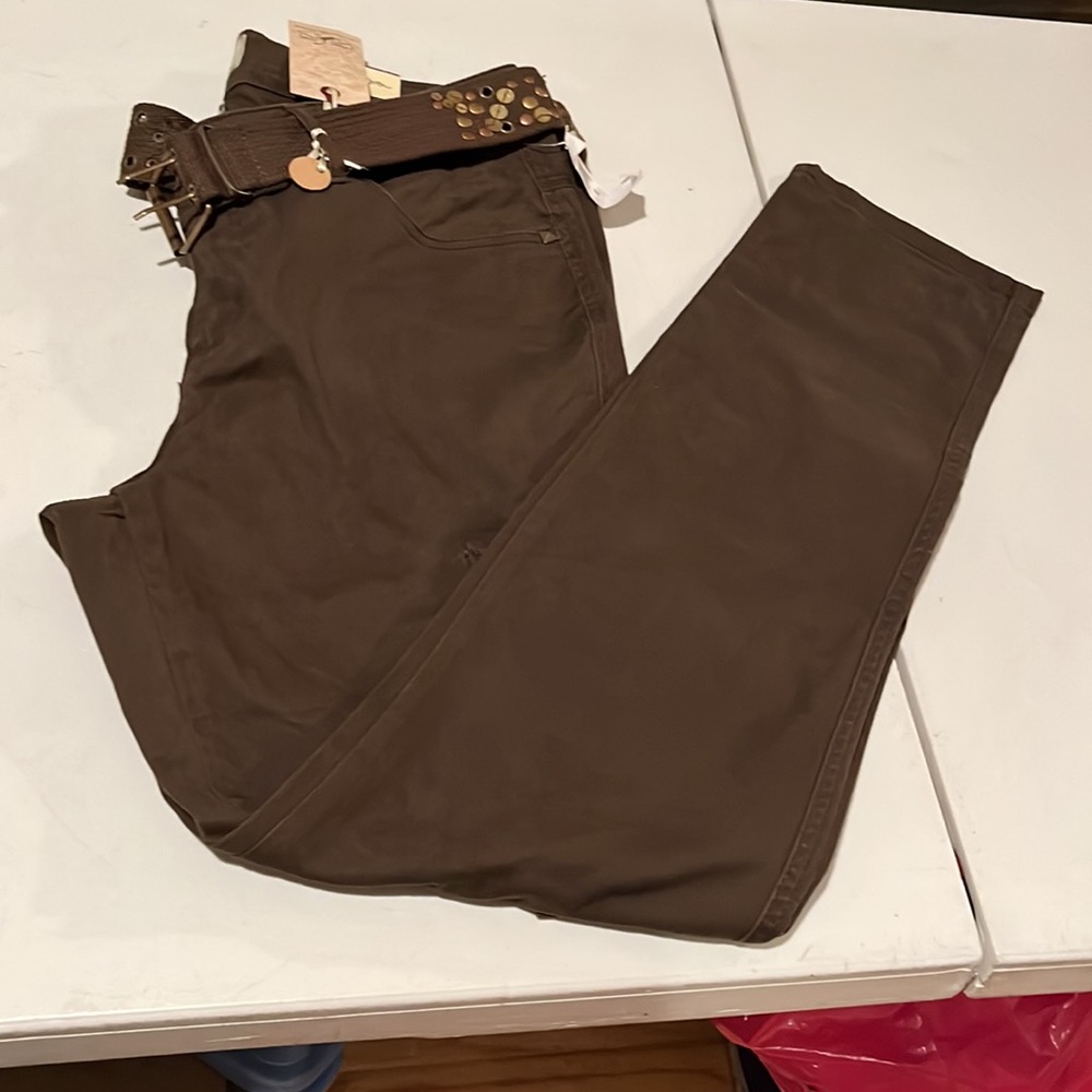 151 Authentic size 10 brown cargo’s embellished studs roll to crop w/ belt NWT